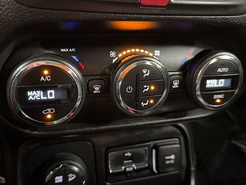 Used 2017 Jeep Renegade Trailhawk w/ Popular Equipment Group AWD/4WD image 21