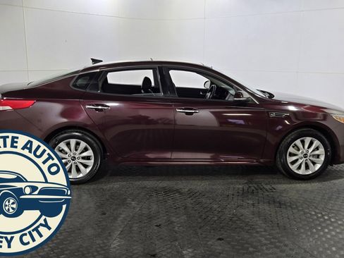 Used 2018 Kia Optima EX w/ Premium Package image 8