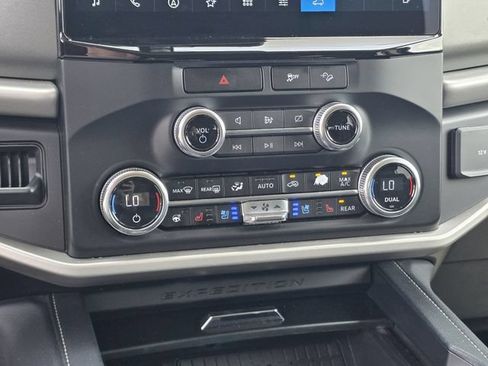 Used 2023 Ford Expedition XLT AWD/4WD image 25