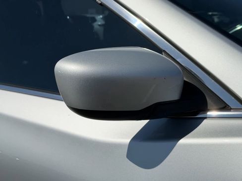 Used 2019 Nissan Rogue S image 16