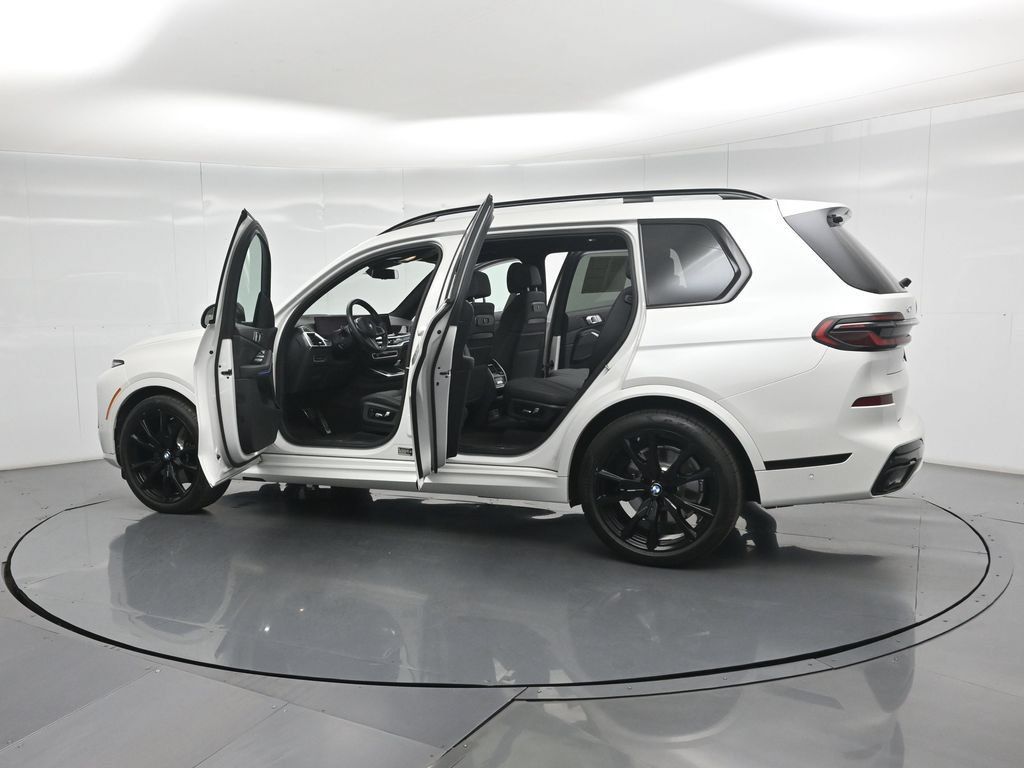 Used 2025 BMW X7 xDrive40i w/ M Sport Package AWD/4WD image 36