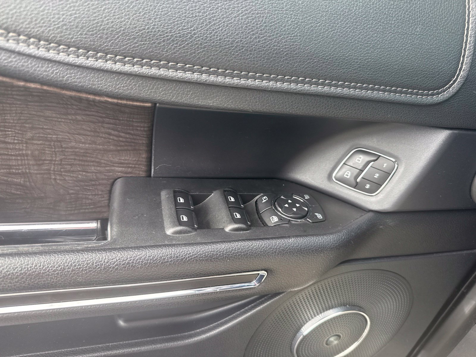 Used 2019 Ford Expedition Limited w/ Equipment Group 301A RWD image 22