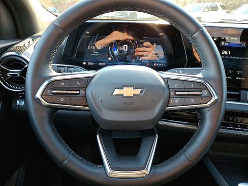 Used 2025 Chevrolet Equinox LT image 20