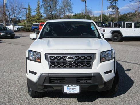 Used 2024 Nissan Frontier SV image 21