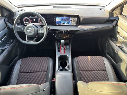 Used 2025 Nissan Kicks SR w/ SR Premium Package FWD image 22