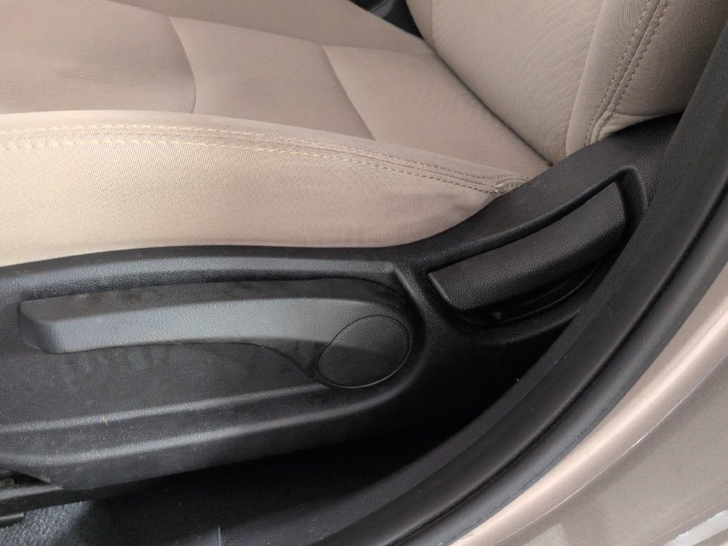 Used 2016 Hyundai Elantra SE FWD image 25