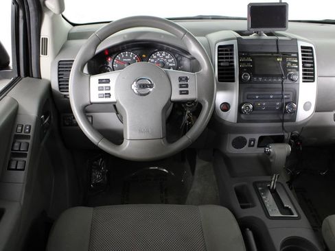 Used 2013 Nissan Frontier SV image 6