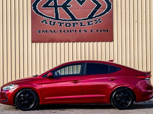 Used 2017 Hyundai Elantra SE image 6