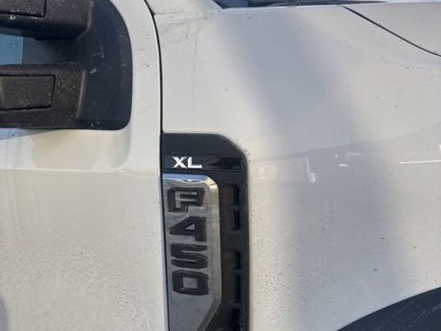 Used 2026 Ford F450 XL w/ XL Chrome Package image 9