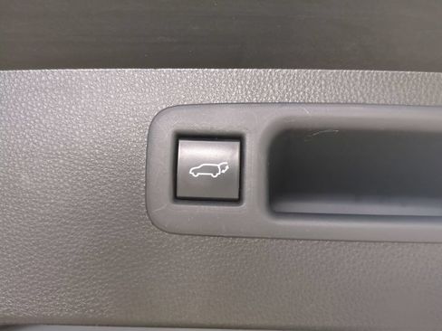 Used 2021 Toyota Highlander XLE FWD image 15