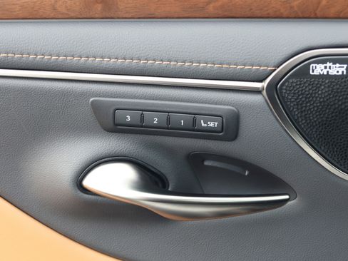 Certified 2024 Lexus ES 350 Ultra Luxury w/ Accessory Package (Z2) image 14