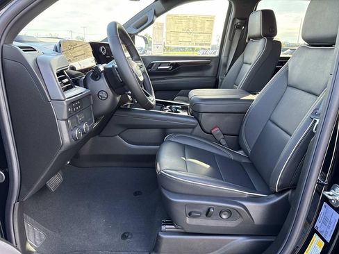 New 2026 Chevrolet Suburban Premier RWD image 9