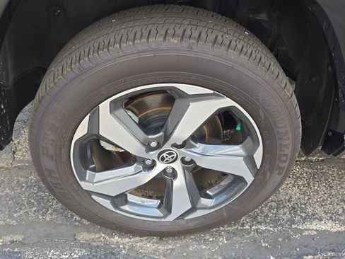 Used 2025 Toyota RAV4 SE AWD/4WD image 11