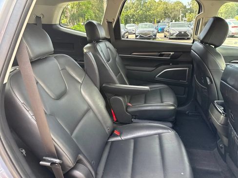 Used 2025 Kia Telluride S FWD image 16
