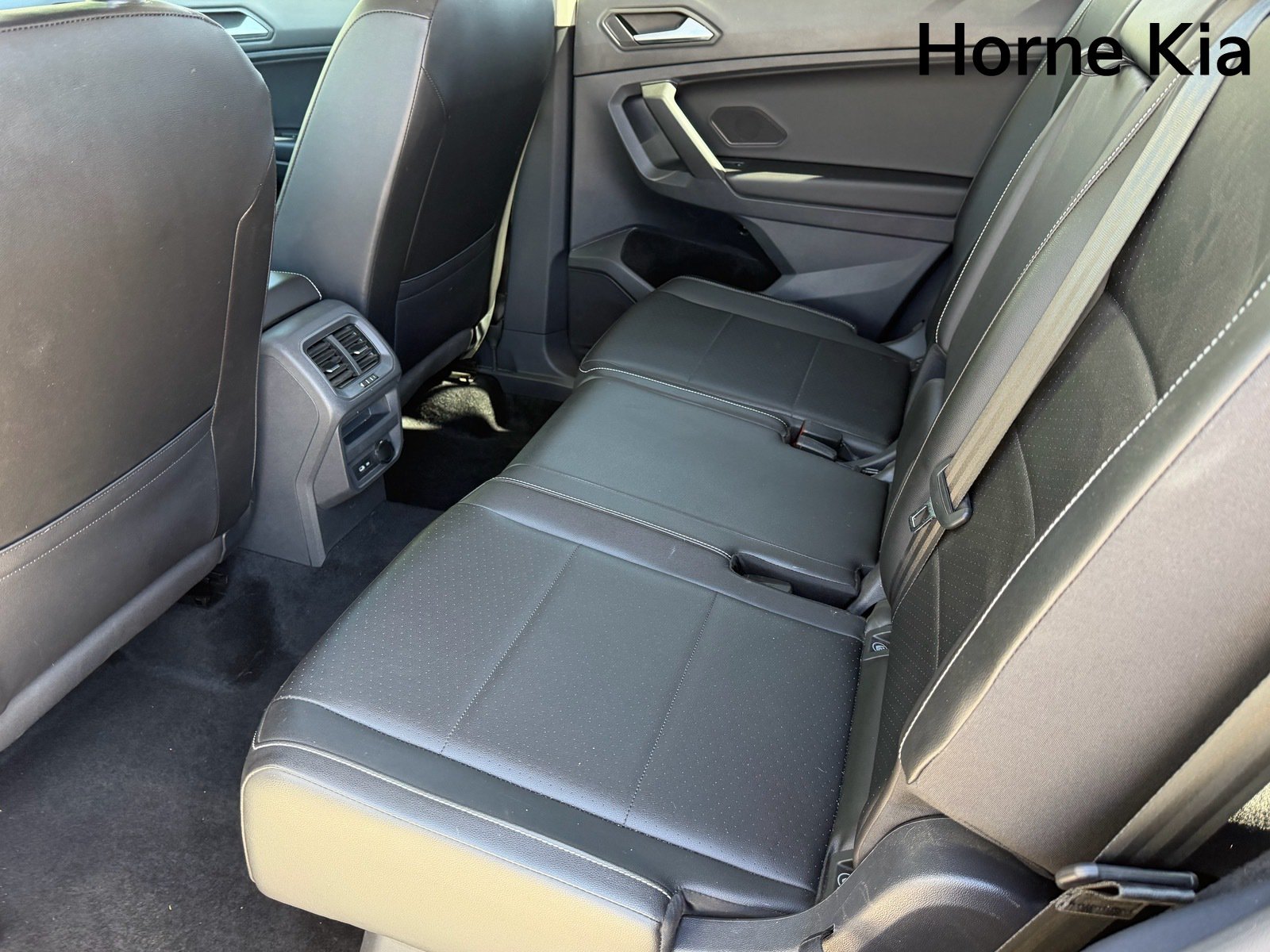 Used 2021 Volkswagen Tiguan SE FWD image 14