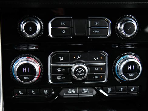 Used 2023 GMC Yukon XL Denali image 29