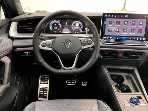New 2026 Volkswagen Tiguan SE R-Line image 15