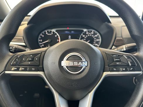 Used 2025 Nissan Altima 2.5 SV FWD image 22