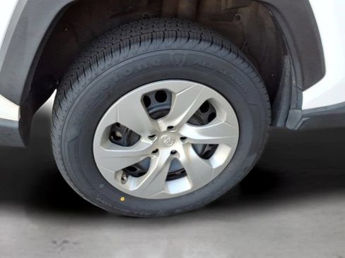 Used 2022 Toyota RAV4 LE FWD image 32