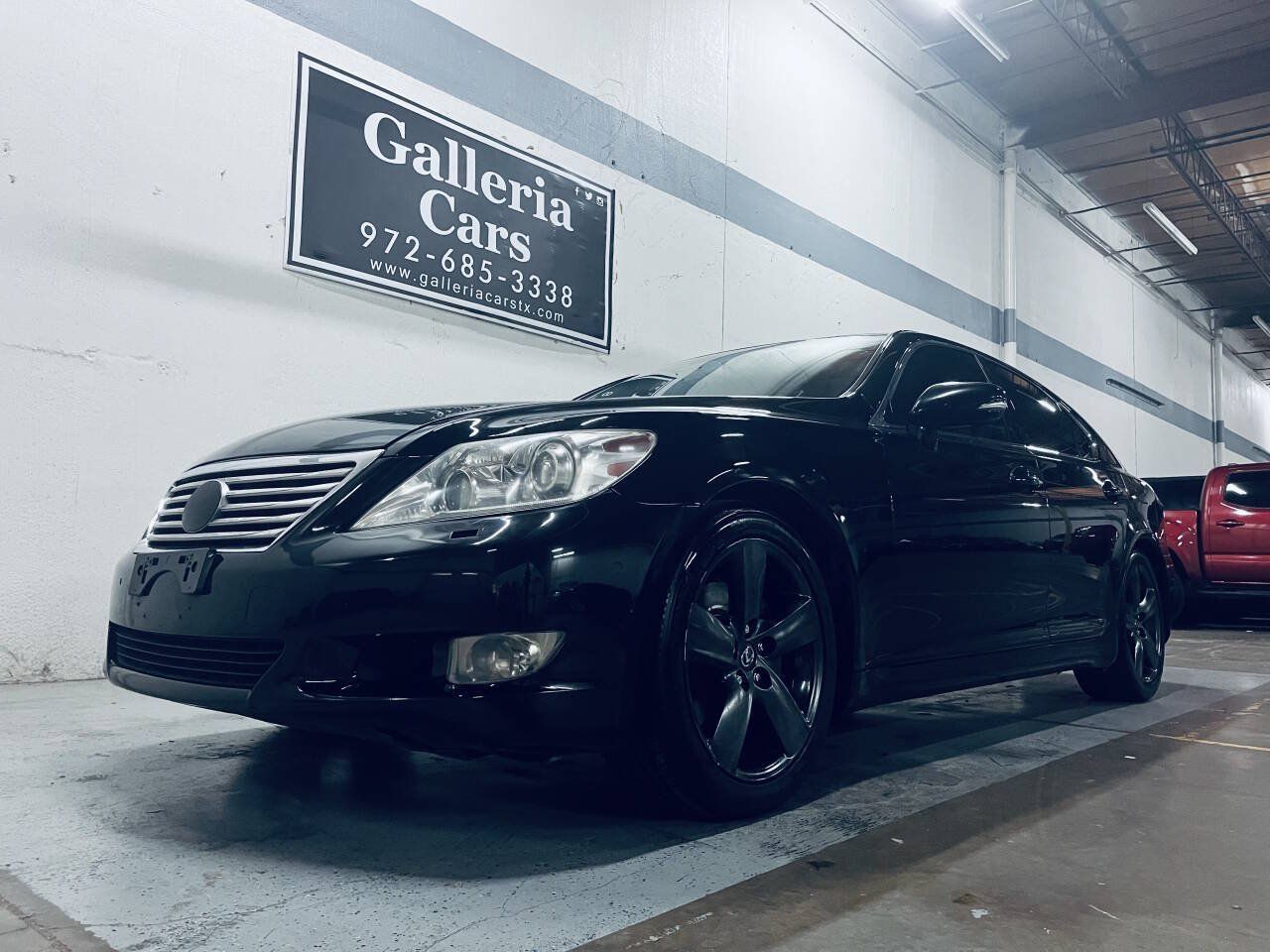 Used 2012 Lexus LS 460 w/ Comfort Pkg RWD image 2