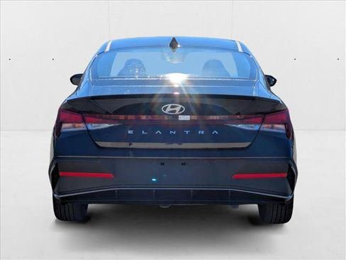 New 2025 Hyundai Elantra Sport image 7