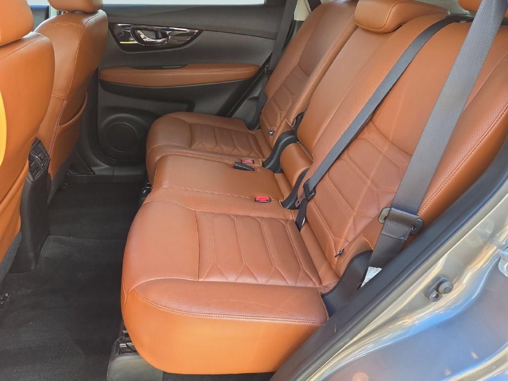 Used 2018 Nissan Rogue SL w/ Premium Package AWD/4WD image 29
