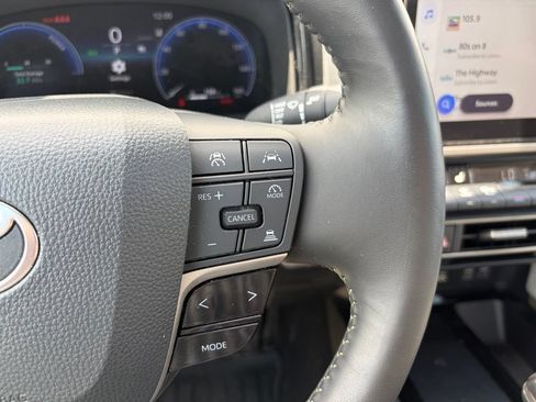 Used 2025 Toyota Camry XLE AWD/4WD image 38