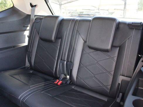 Used 2025 Volkswagen Atlas SE image 40