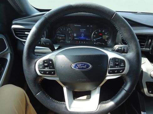 Used 2023 Ford Explorer XLT w/ Equipment Group 202A image 13