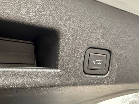 Used 2025 GMC Acadia Elevation image 18