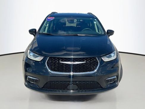 Used 2022 Chrysler Pacifica Touring-L FWD image 3