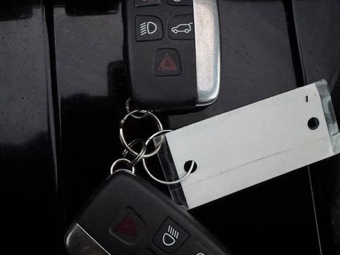 Used 2017 Land Rover Discovery HSE image 43