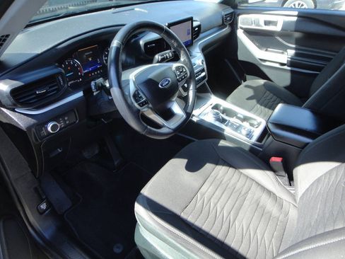 Used 2021 Ford Explorer XLT AWD/4WD image 7