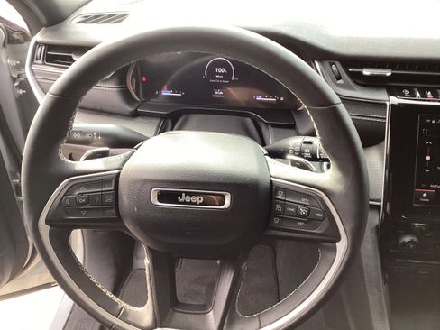 Used 2023 Jeep Grand Cherokee L Laredo image 18