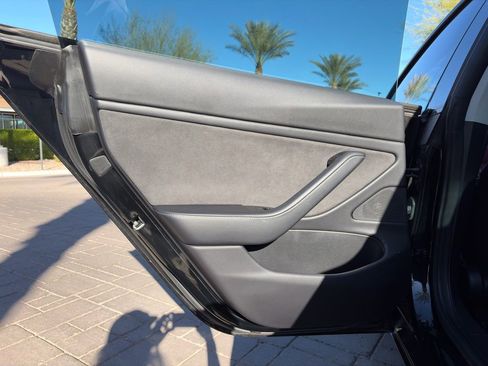 Used 2018 Tesla Model 3 Long Range image 8