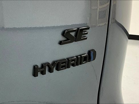 Used 2023 Toyota Corolla Cross SE image 39