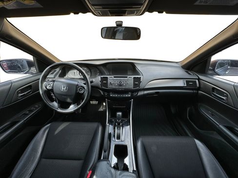 Used 2017 Honda Accord Sport image 9