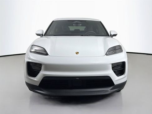 Certified 2025 Porsche Macan 4 Electric RWD image 10