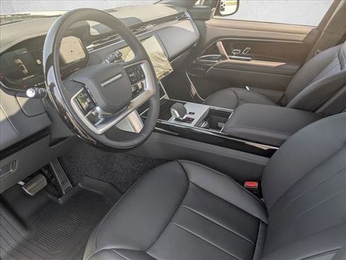 New 2025 Land Rover Range Rover SE image 3