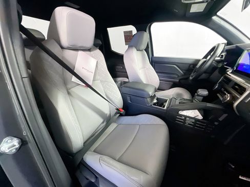 New 2025 Toyota Tacoma SR5 image 31