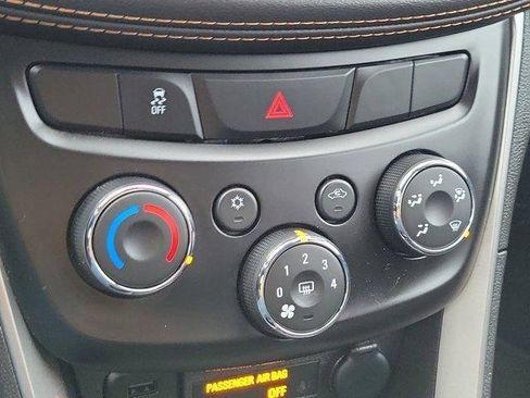 Used 2021 Chevrolet Trax LT w/ Redline Edition image 29