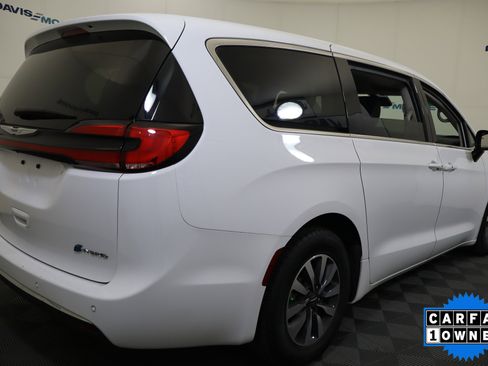 Used 2024 Chrysler Pacifica Select image 18