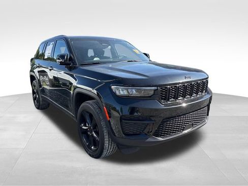 Used 2023 Jeep Grand Cherokee Altitude RWD image 2