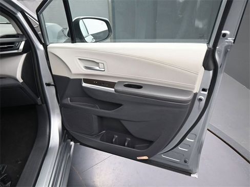 Used 2023 Toyota Sienna XLE image 34