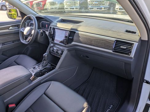 Used 2023 Volkswagen Atlas SE image 38