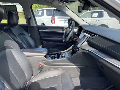 Used 2023 Jeep Grand Cherokee L Limited w/ Black Appearance Package RWD image 9
