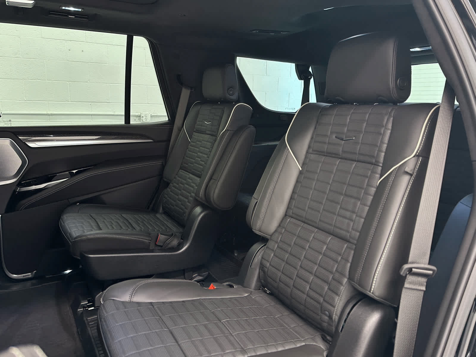 Used 2026 Cadillac Escalade V w/ LPO, ONYX Package AWD/4WD image 16