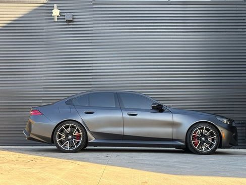 Used 2025 BMW M5 w/ Executive Package image 8
