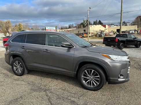 Used 2018 Toyota Highlander XLE image 4