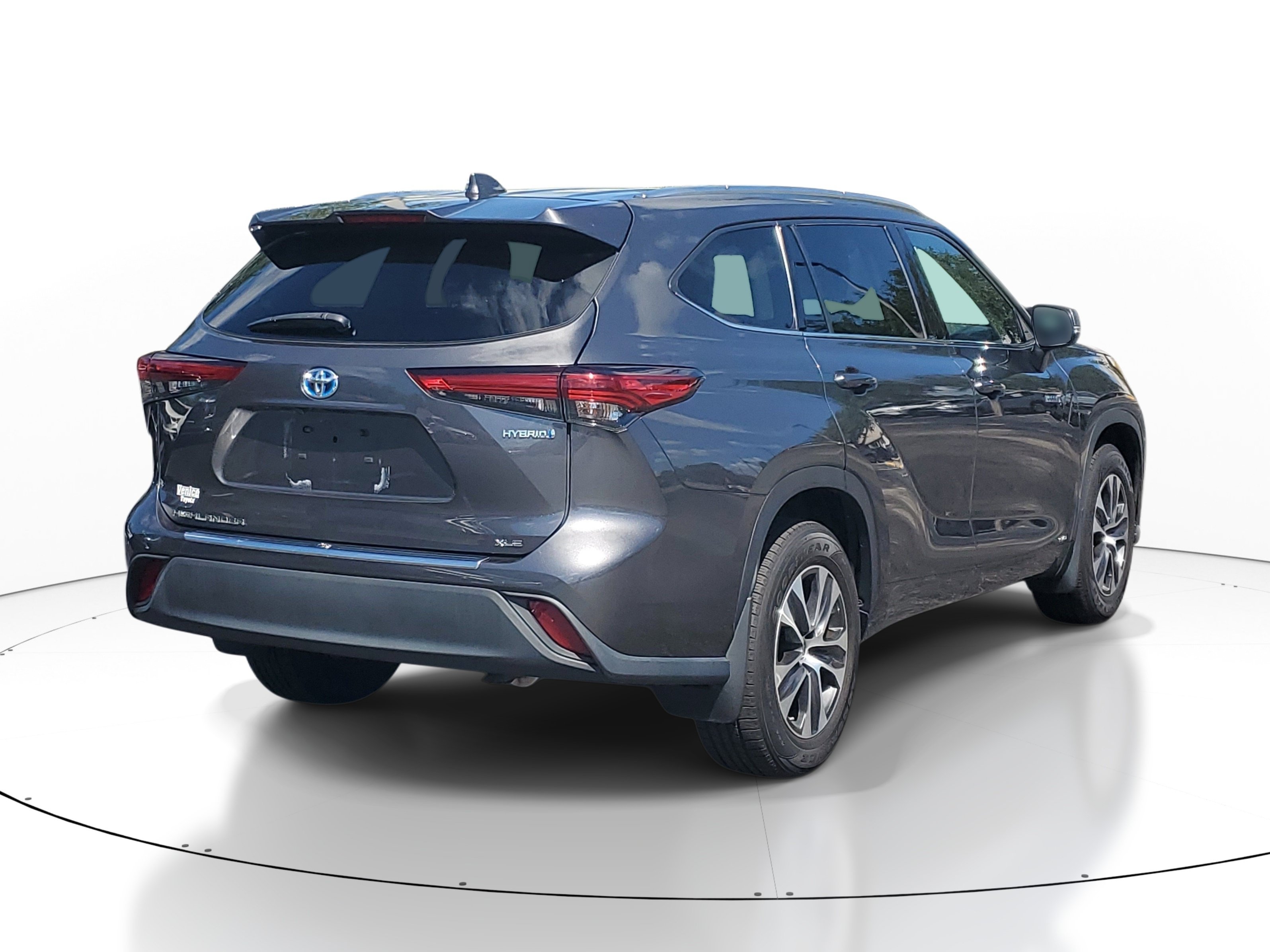 Certified 2021 Toyota Highlander XLE AWD/4WD image 6